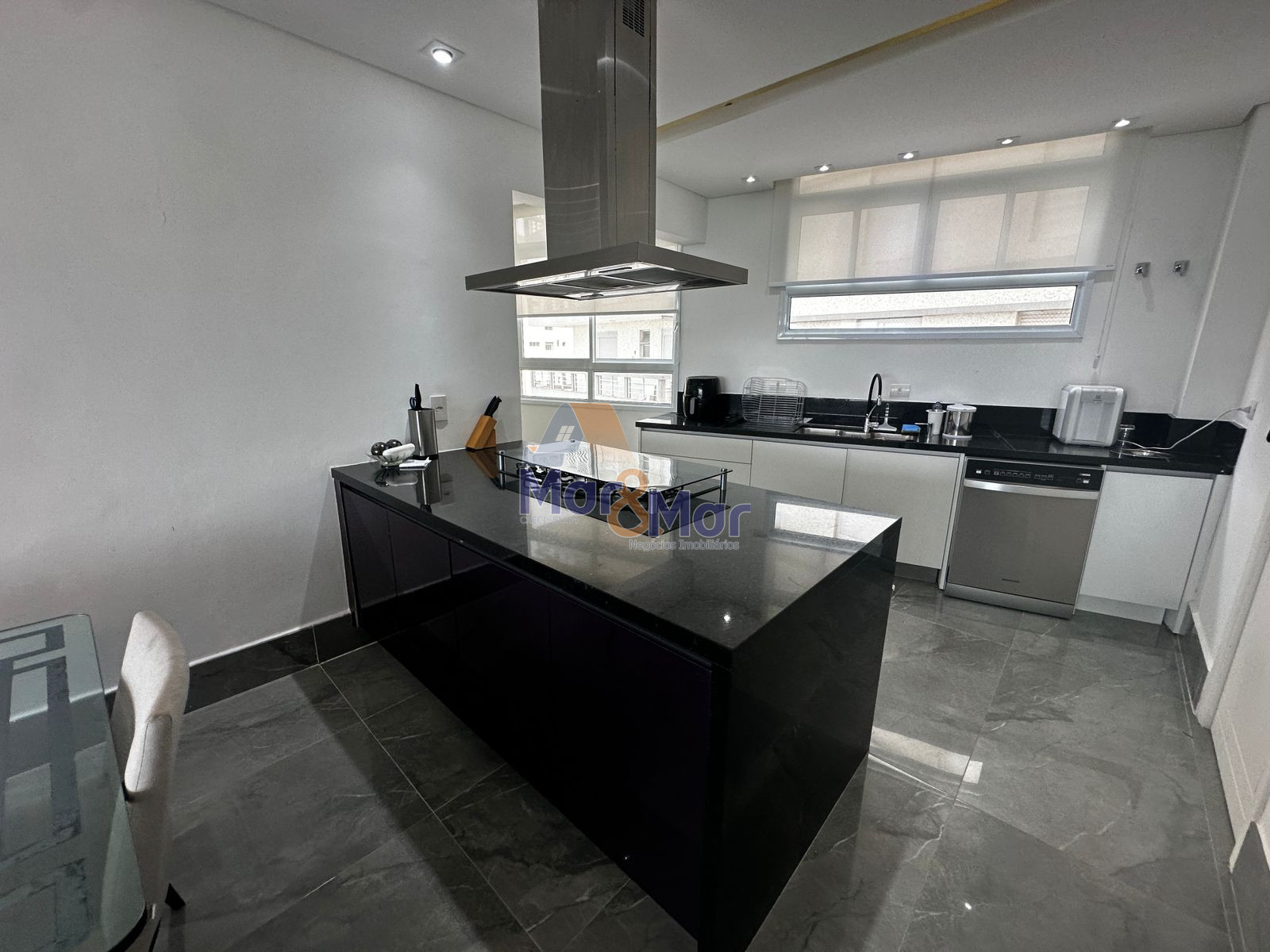 Apartamento Frente ao Mar nas Pitangueiras, Guarujá - SP