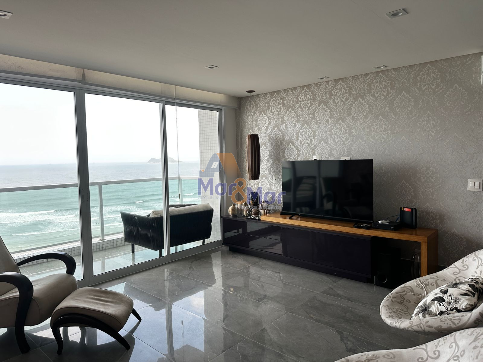 Apartamento Frente ao Mar nas Pitangueiras, Guarujá - SP