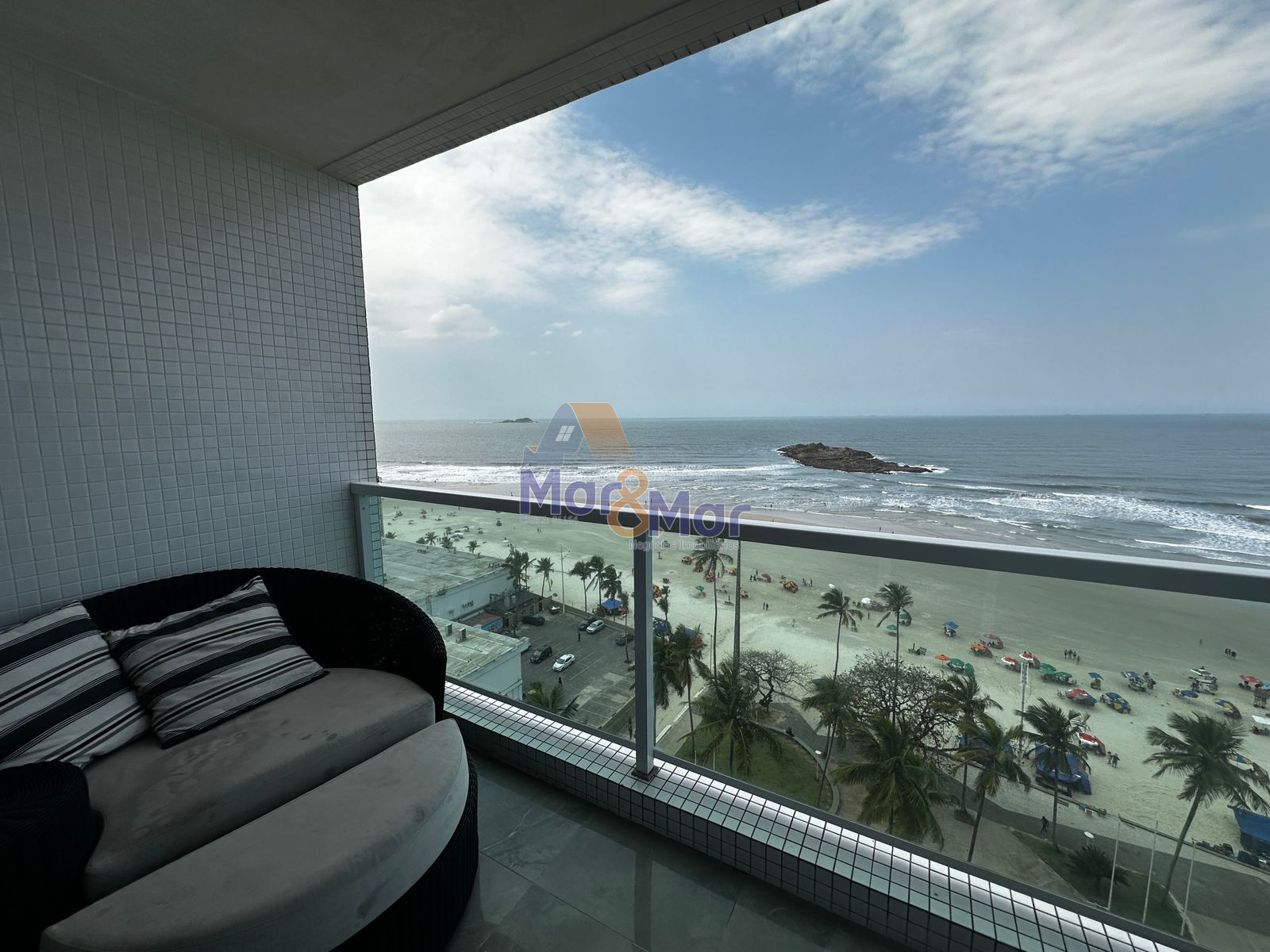Apartamento Frente ao Mar nas Pitangueiras, Guarujá - SP