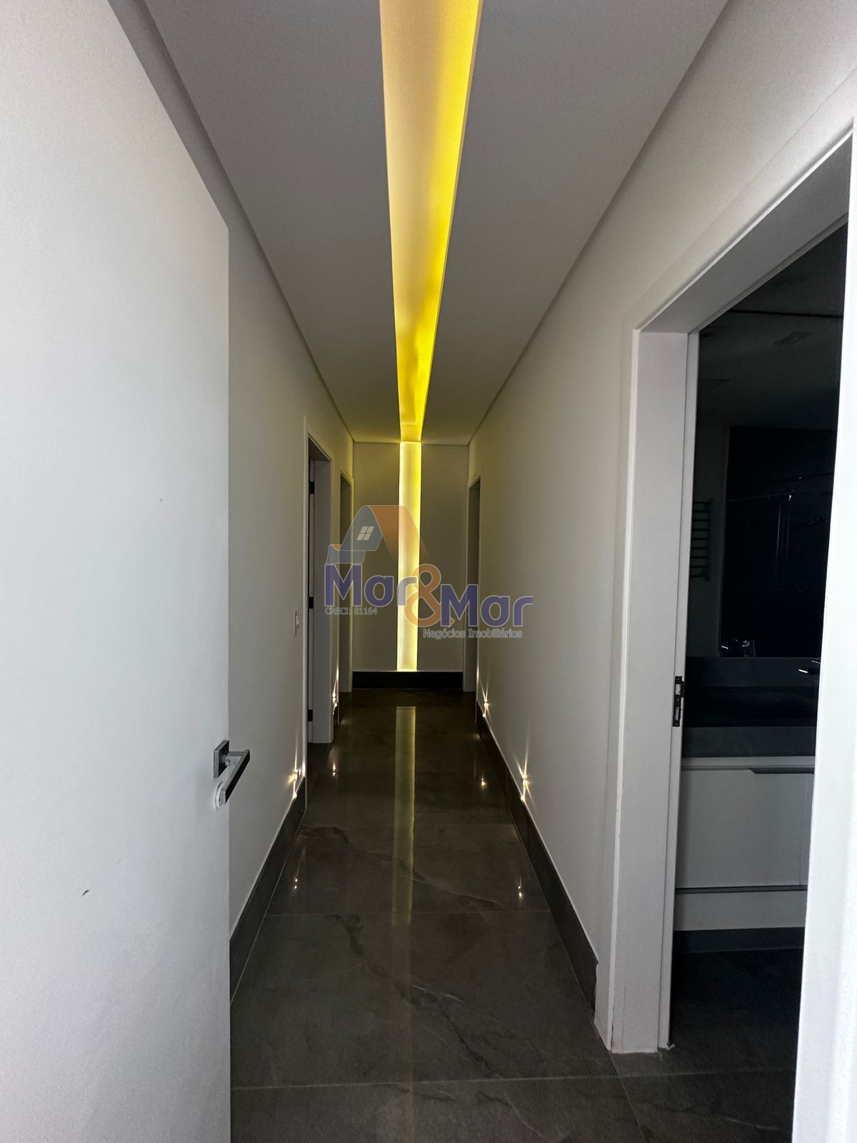 Apartamento Frente ao Mar nas Pitangueiras, Guarujá - SP