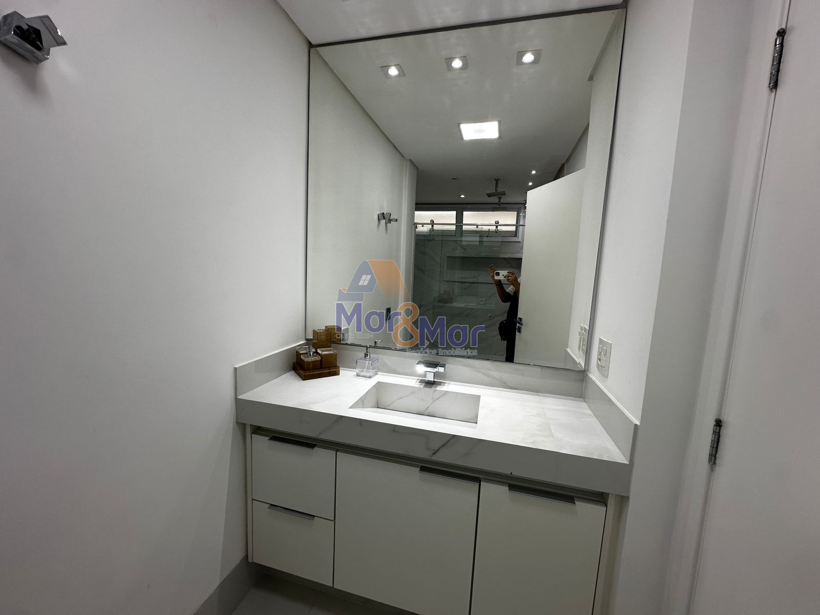 Apartamento Frente ao Mar nas Pitangueiras, Guarujá - SP