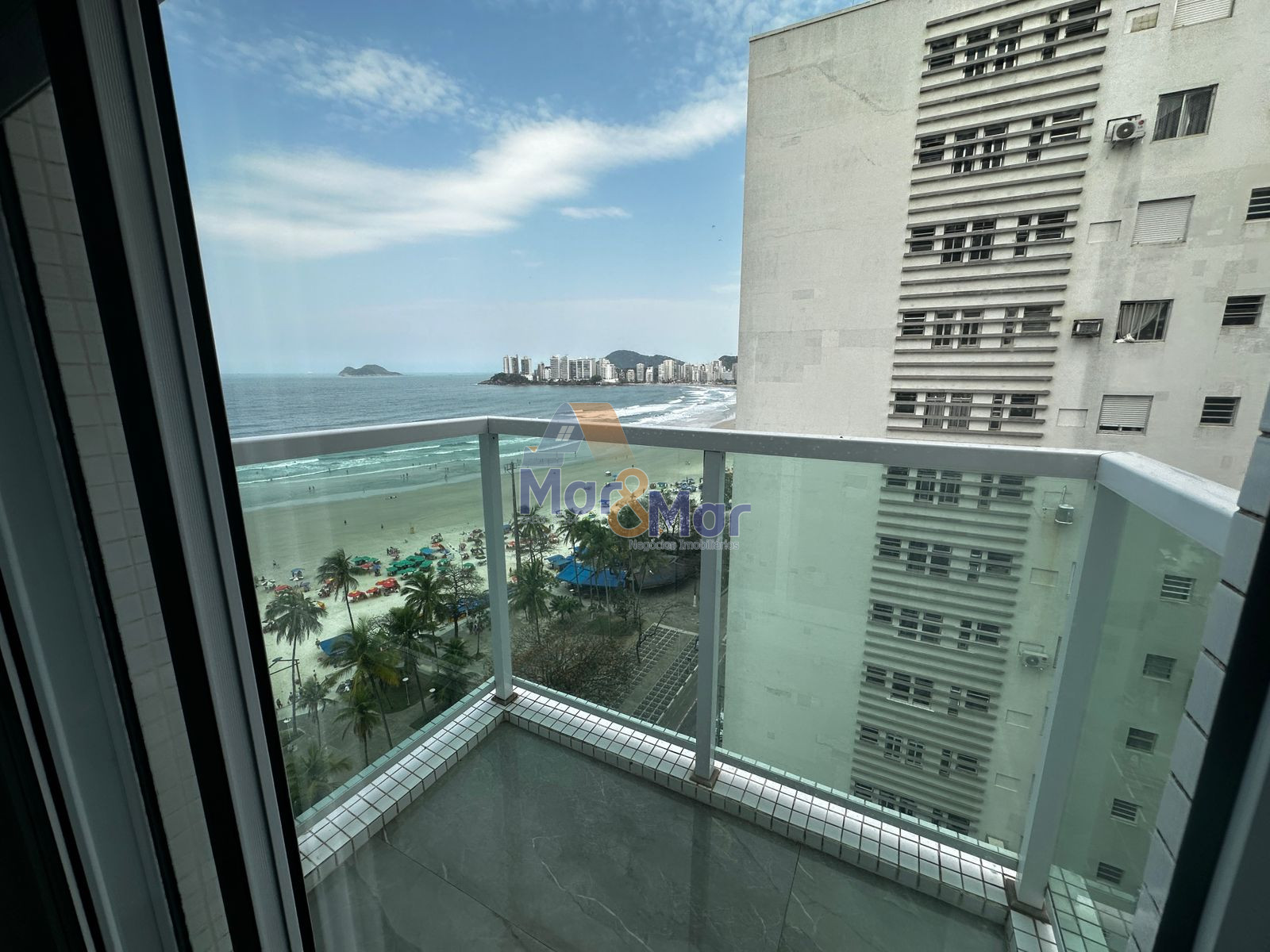 Apartamento Frente ao Mar nas Pitangueiras, Guarujá - SP