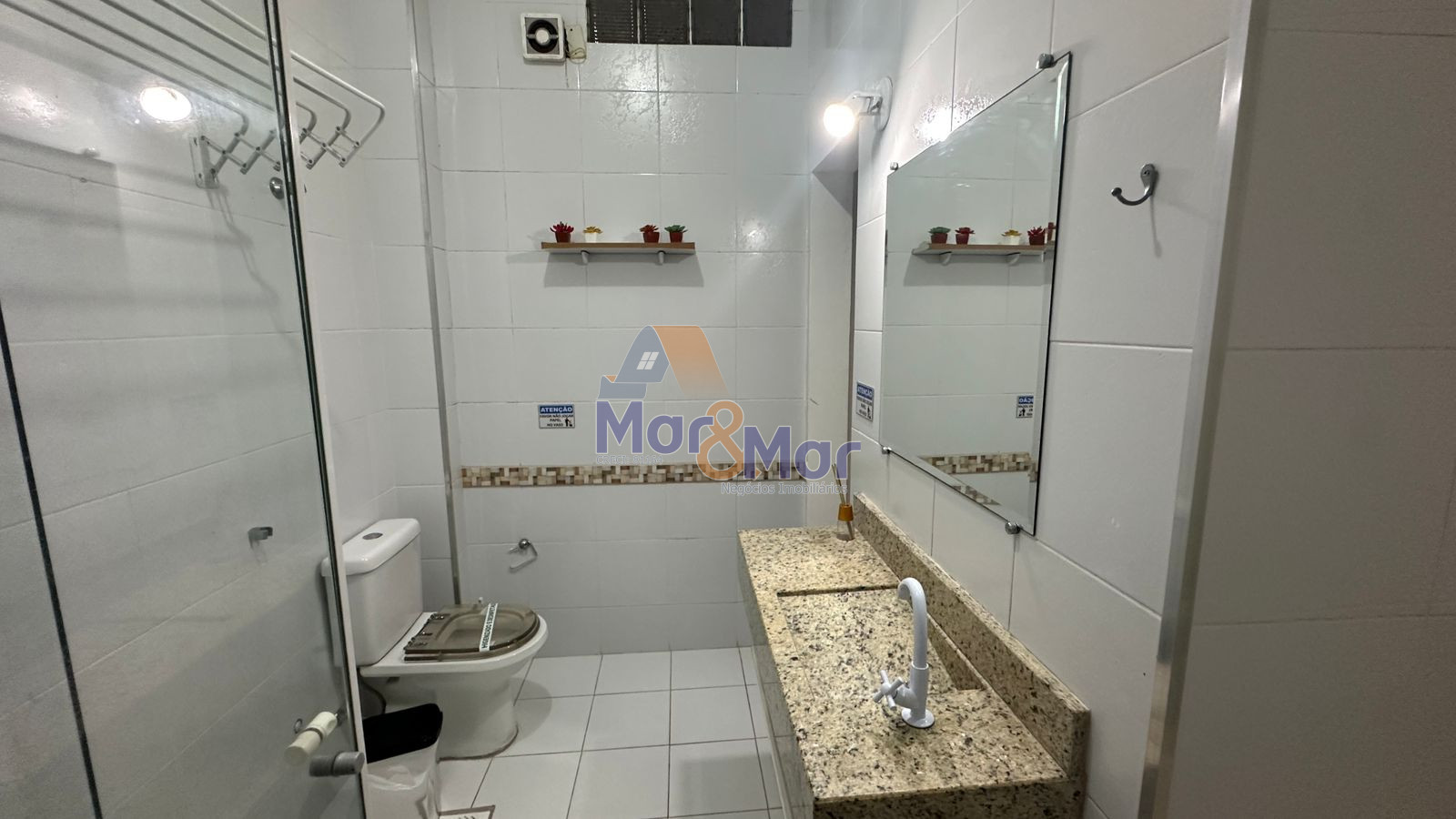 Apartamento na Praia das Pitangueiras, Guarujá - SP