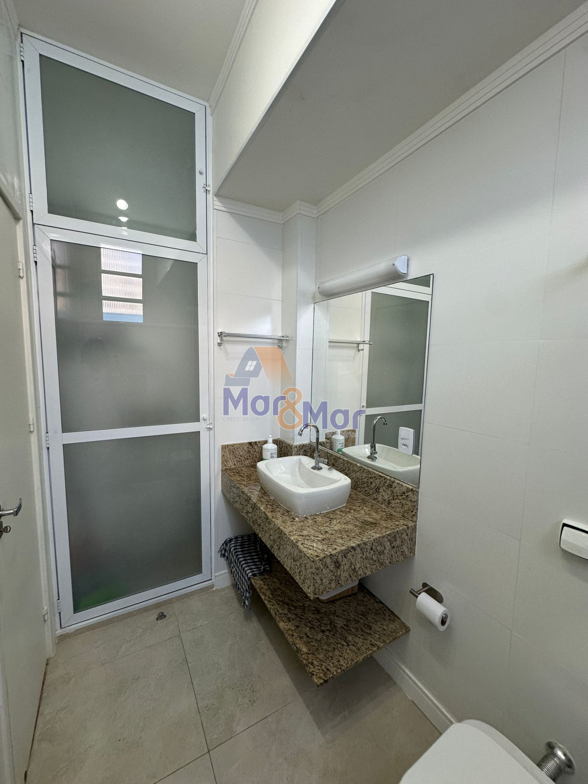 Apartamento na Praia das Pitangueiras, Guarujá - SP