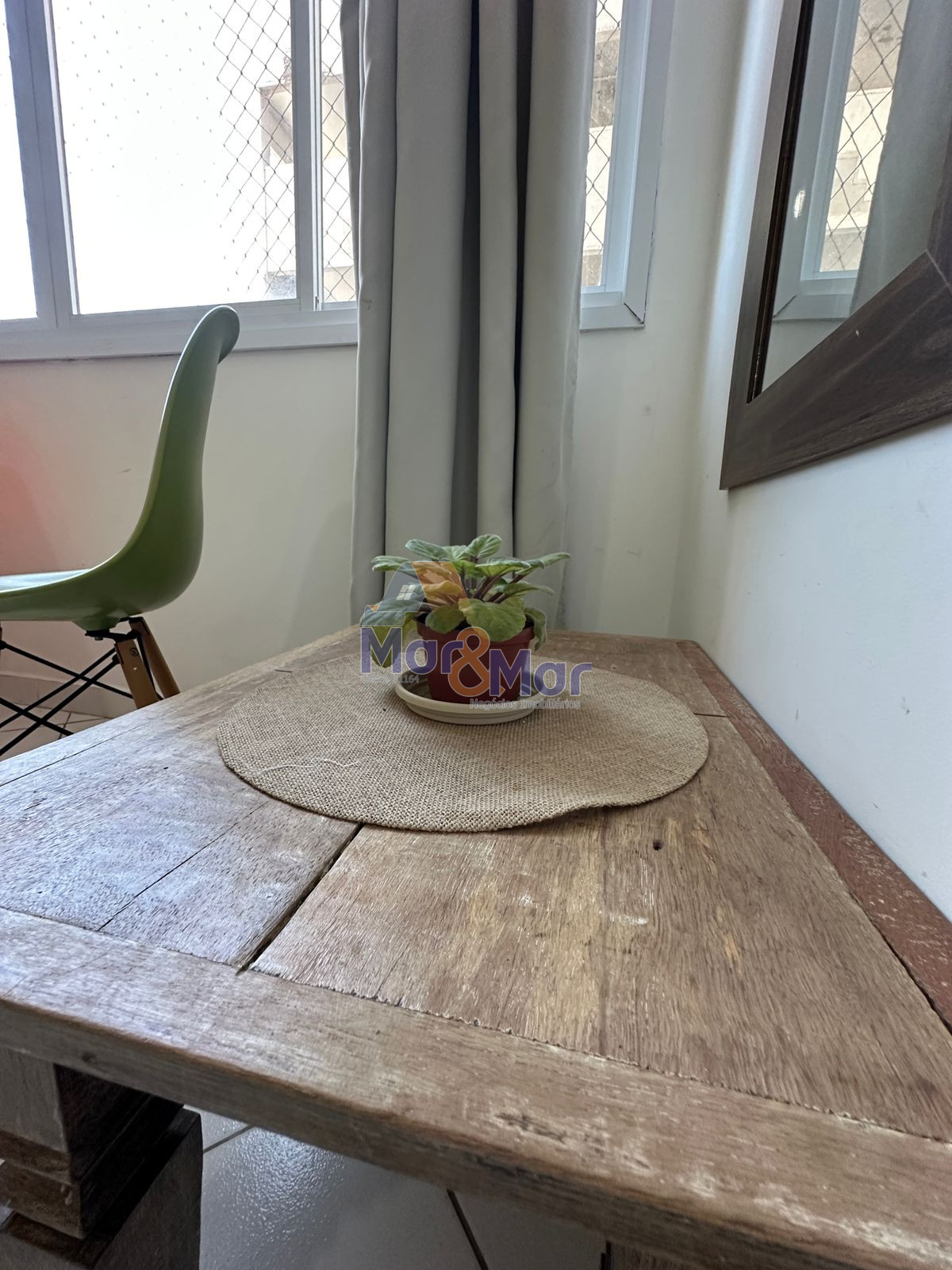 Apartamento na Praia das Pitangueiras, Guarujá - SP