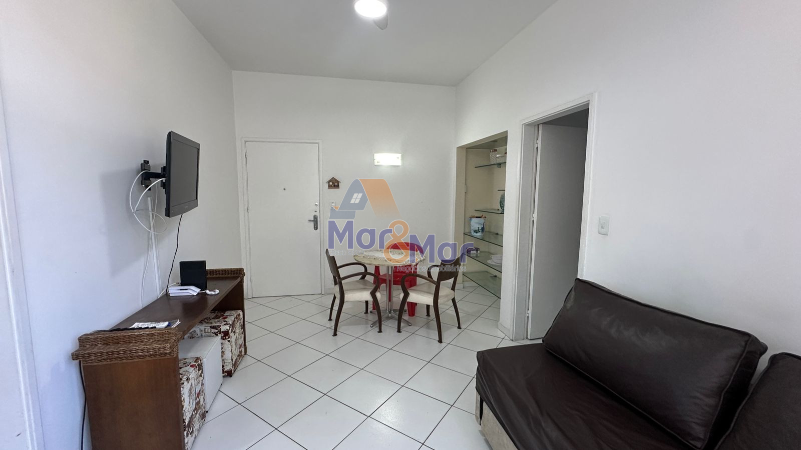 Apartamento na Praia das Pitangueiras, Guarujá - SP