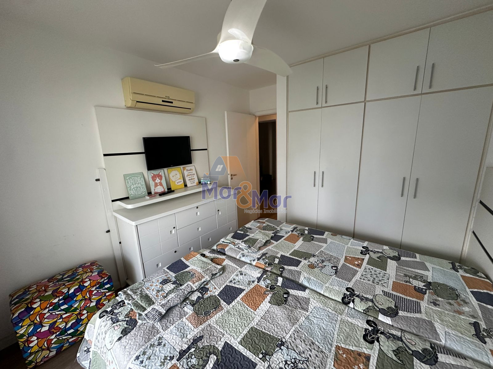 Apartamento na Praia das Pitangueiras, Guarujá - SP