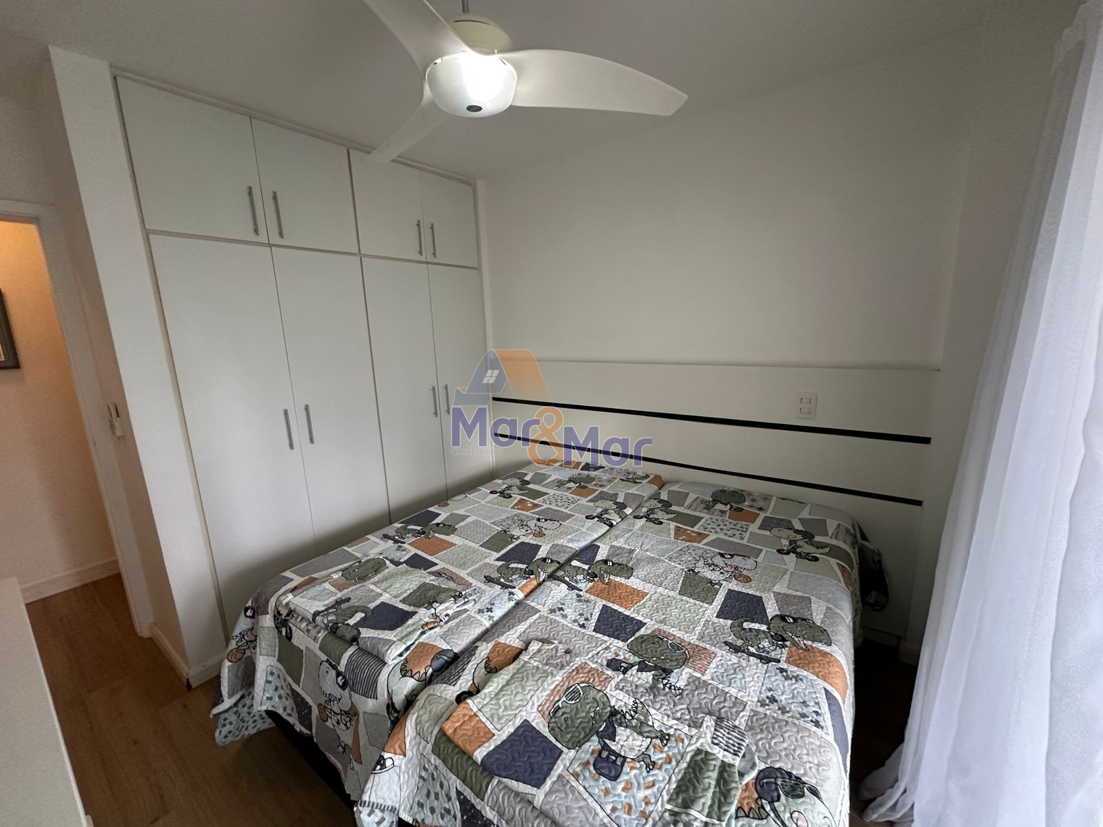 Apartamento na Praia das Pitangueiras, Guarujá - SP