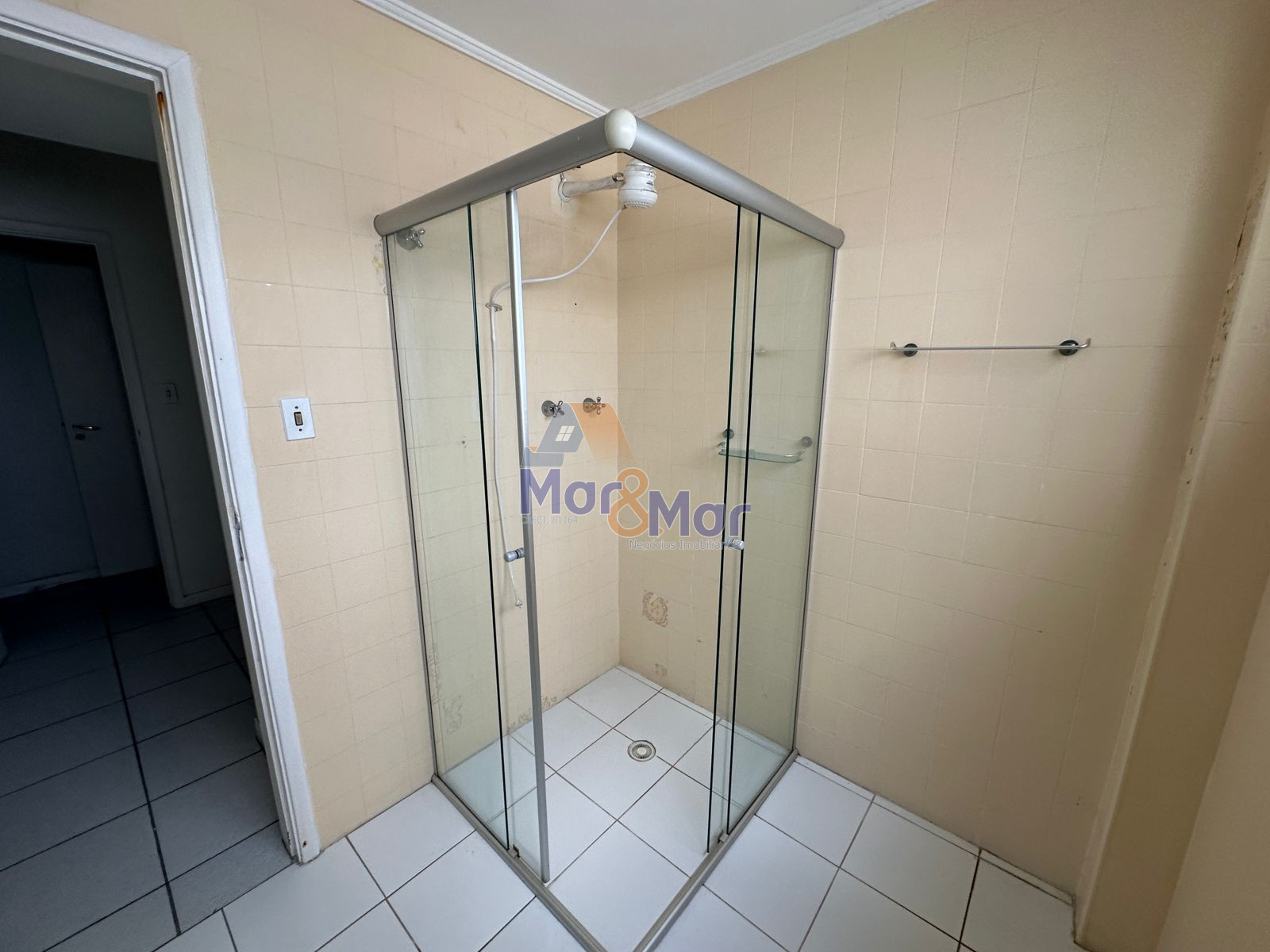 Apartamento na Praia das Pitangueiras, Guarujá - SP