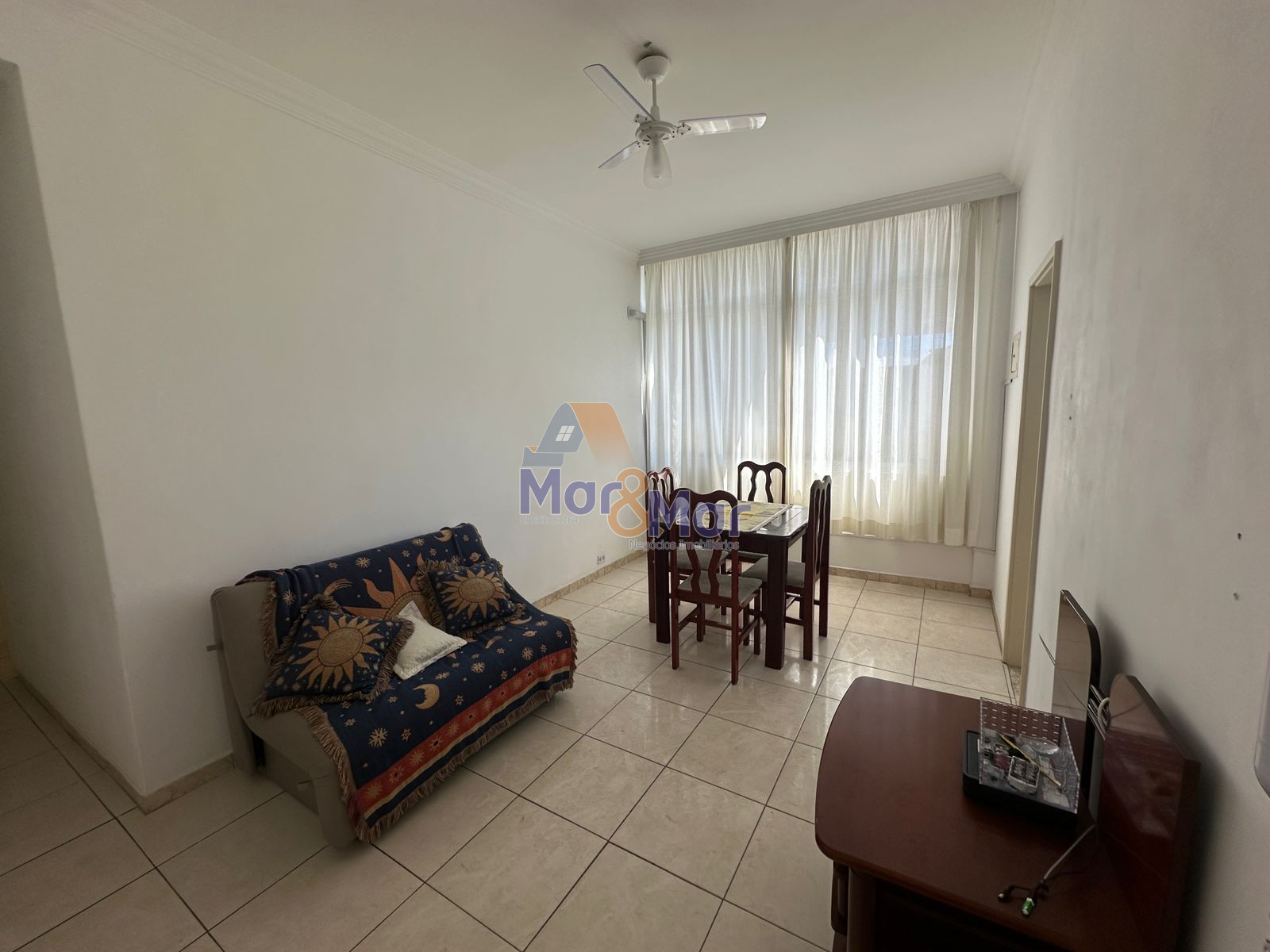 Apartamento na Praia das Pitangueiras, Guarujá - SP
