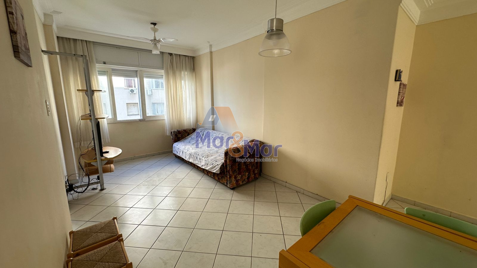 Apartamento na Praia das Pitangueiras, Guarujá - SP