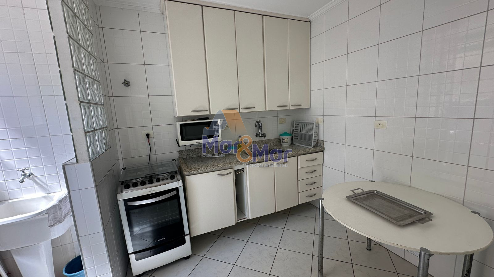 Apartamento na Praia das Pitangueiras, Guarujá - SP