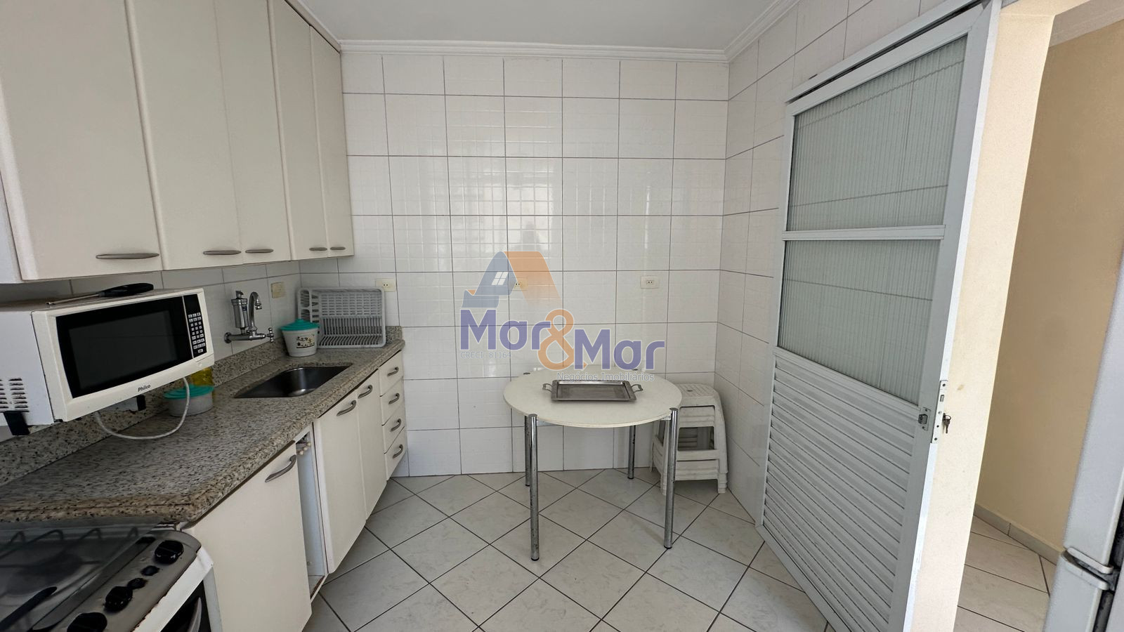 Apartamento na Praia das Pitangueiras, Guarujá - SP