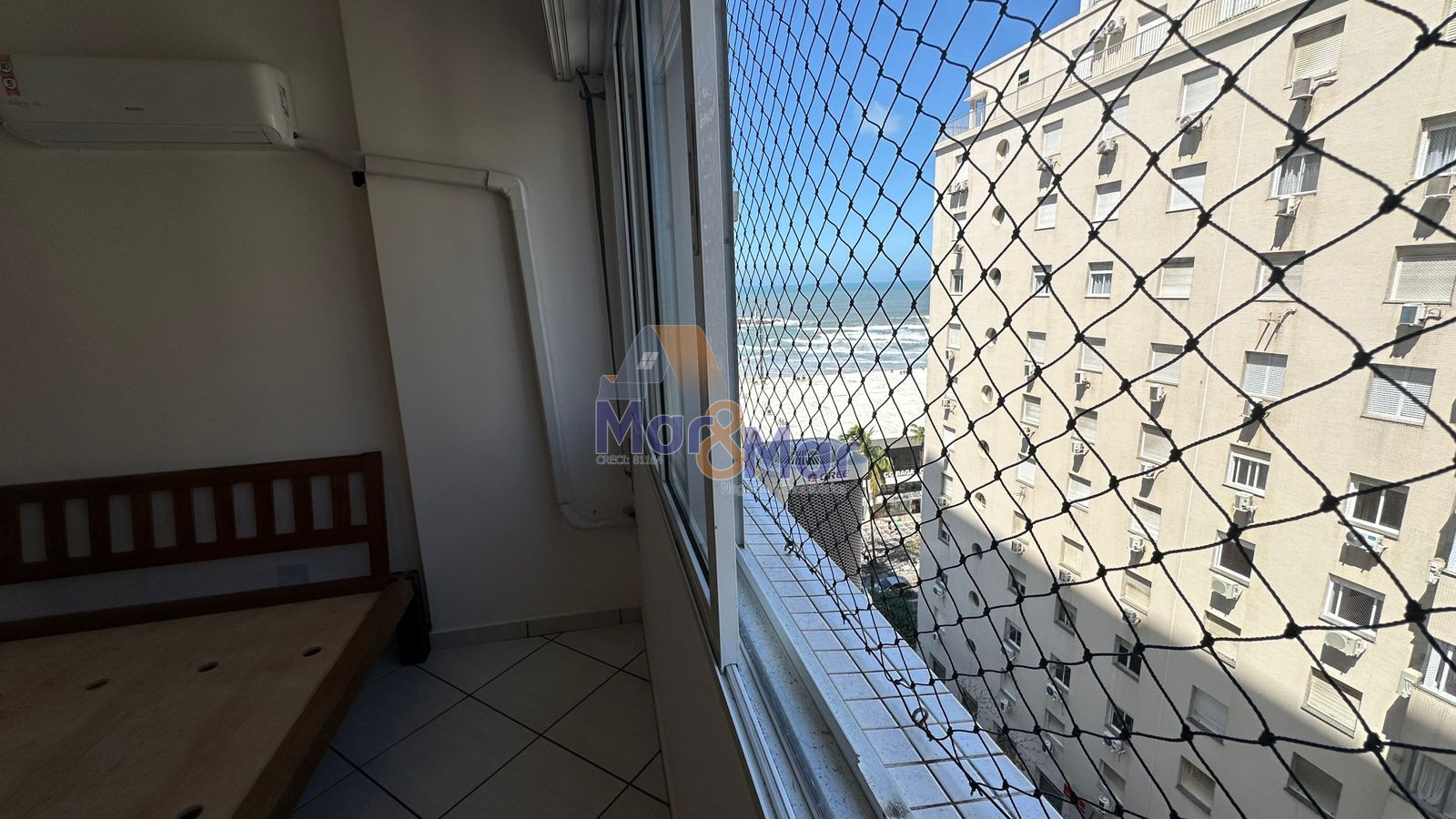 Apartamento na Praia das Pitangueiras, Guarujá - SP