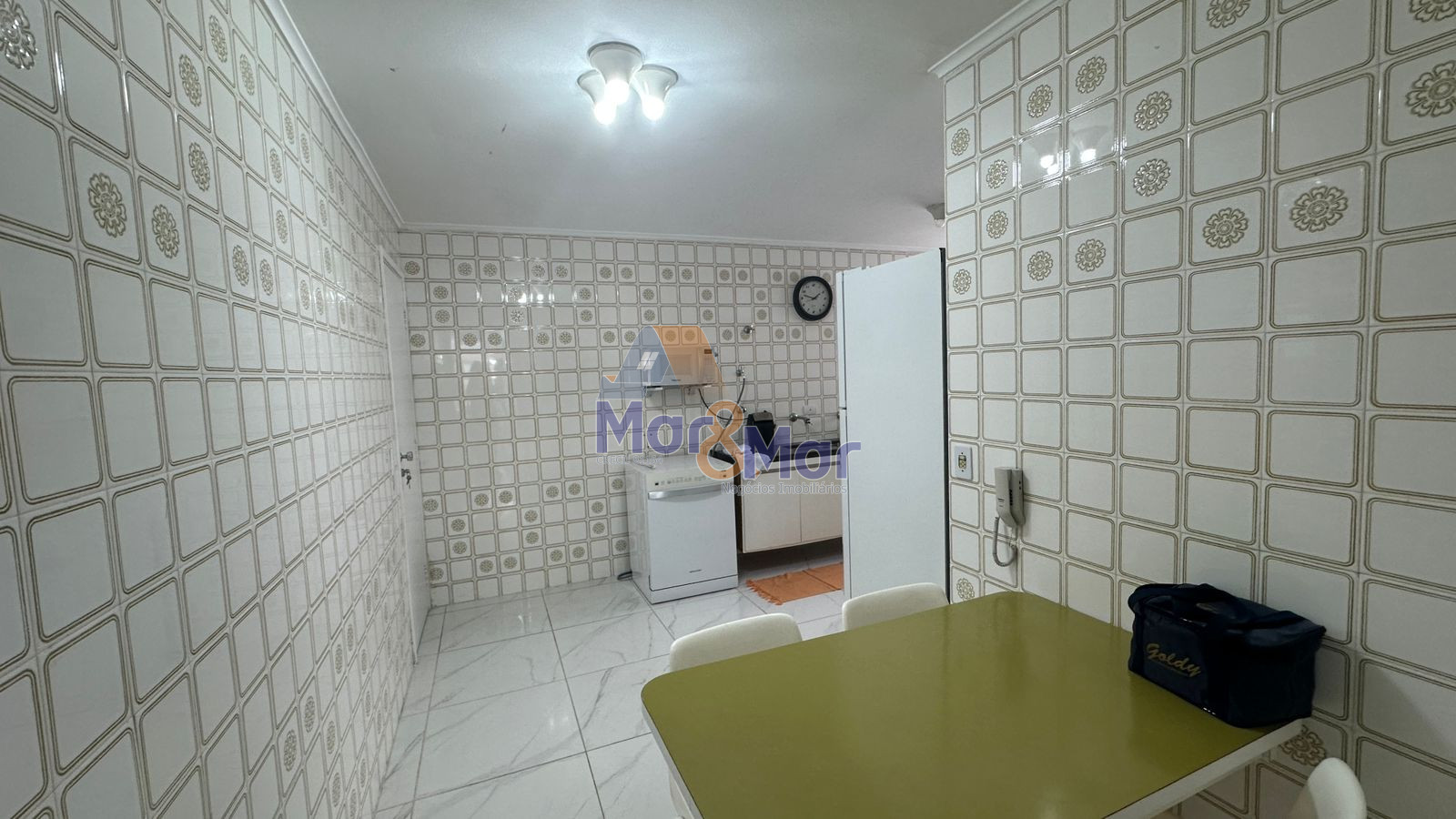Apartamento na Praia das Pitangueiras, Guarujá - SP