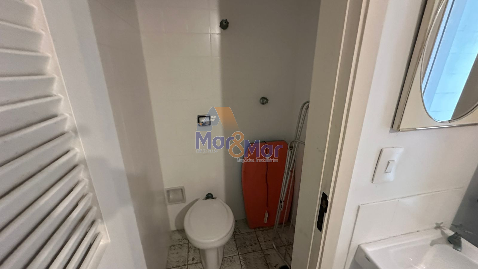 Apartamento na Praia das Pitangueiras, Guarujá - SP