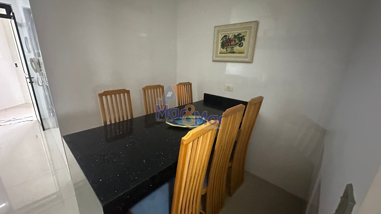 Apartamento na Praia das Pitangueiras, Guarujá - SP