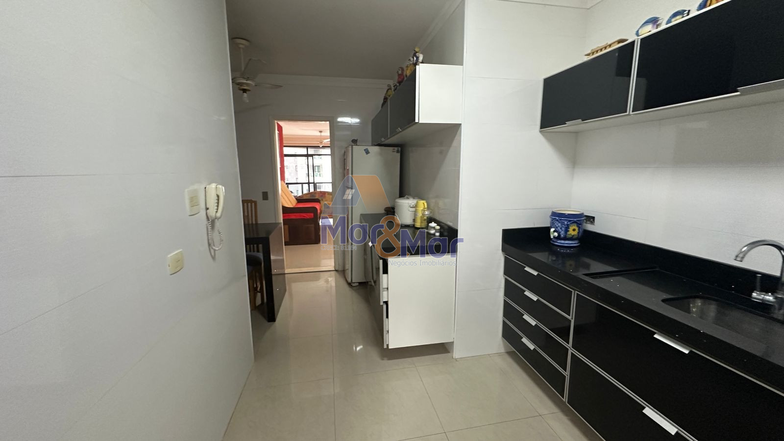 Apartamento na Praia das Pitangueiras, Guarujá - SP