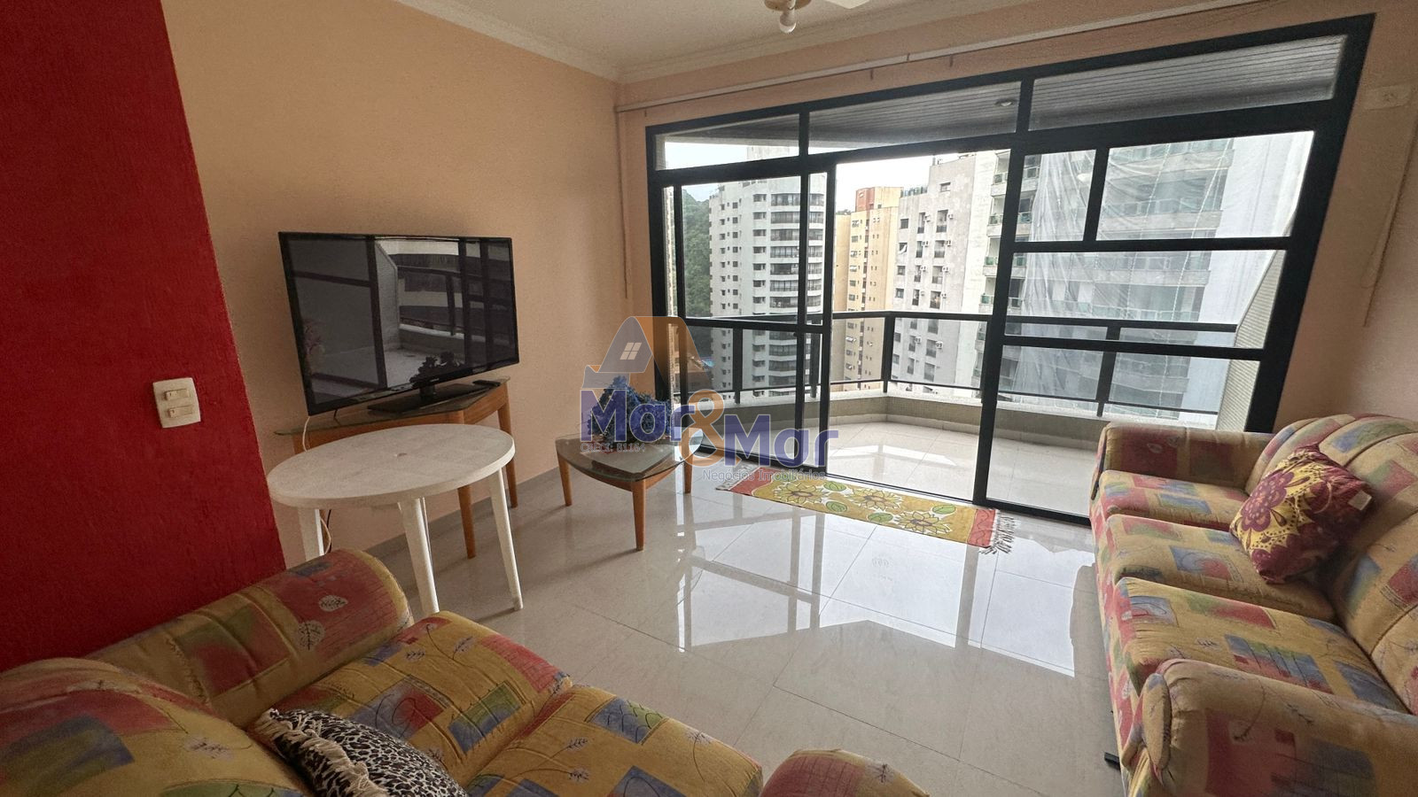 Apartamento na Praia das Pitangueiras, Guarujá - SP