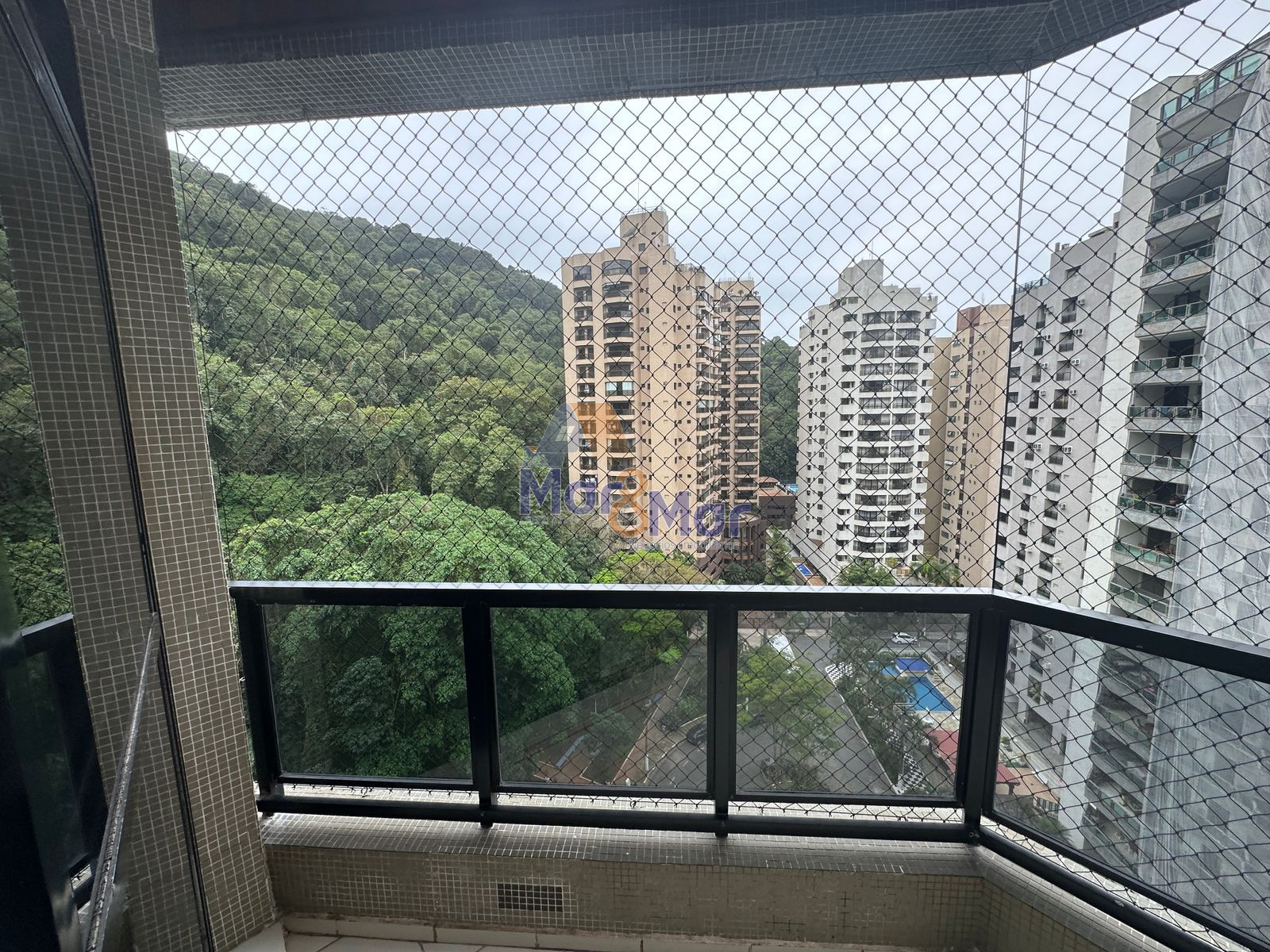 Apartamento na Praia das Pitangueiras, Guarujá - SP