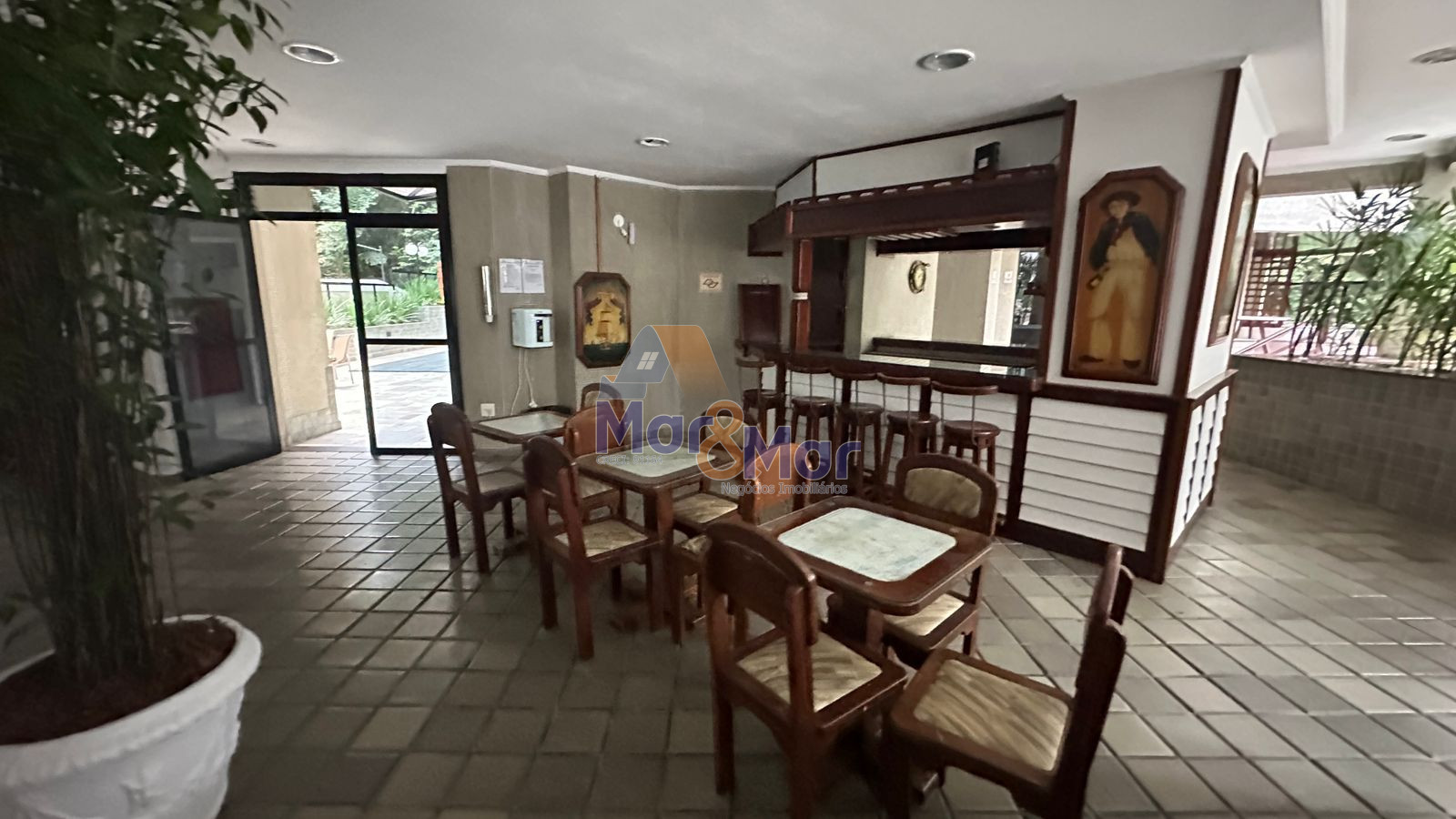 Apartamento na Praia das Pitangueiras, Guarujá - SP