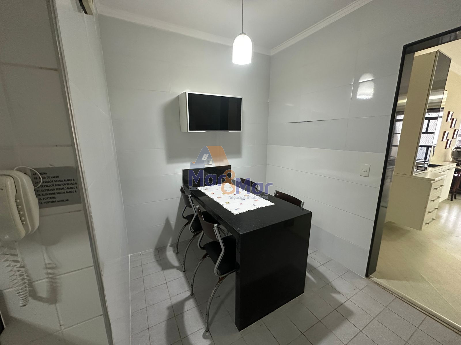 Apartamento na Praia das Pitangueiras, Guarujá - SP