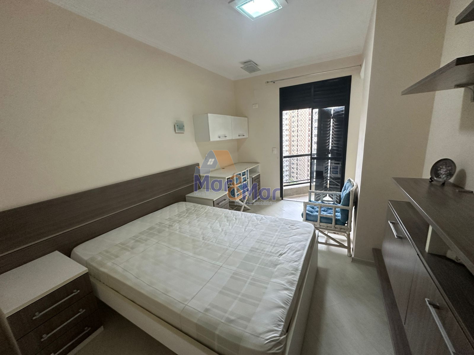 Apartamento na Praia das Pitangueiras, Guarujá - SP