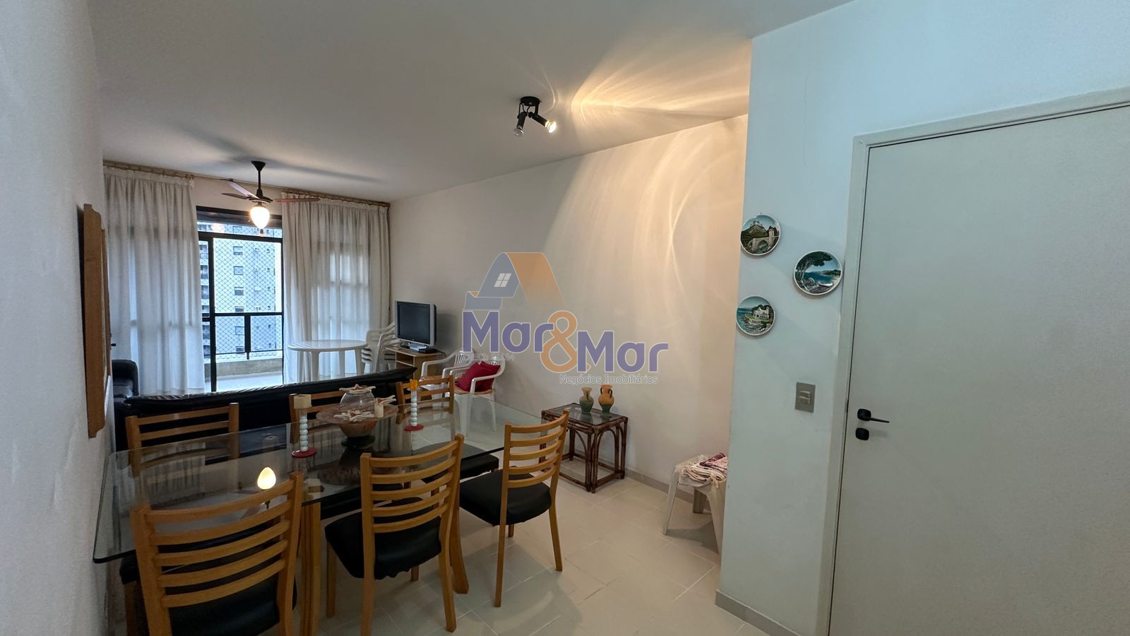 Apartamento na Praia das Pitangueiras, Guarujá - SP