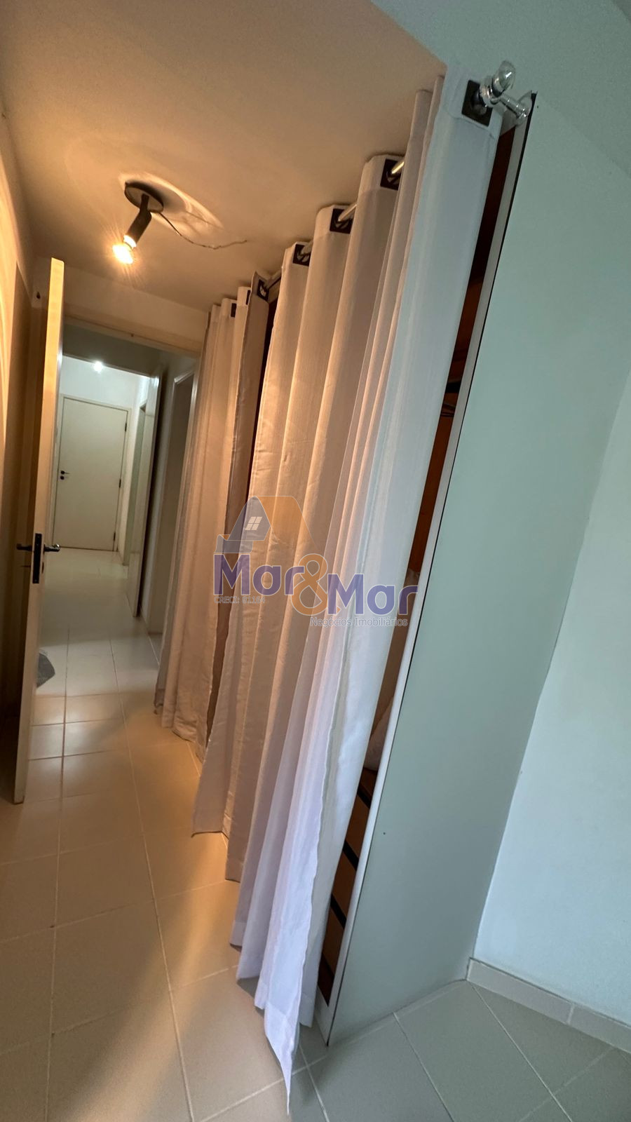 Apartamento na Praia das Pitangueiras, Guarujá - SP
