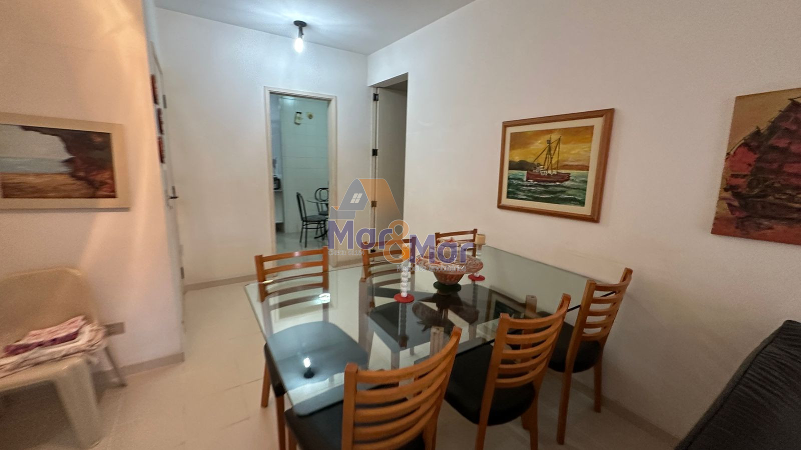 Apartamento na Praia das Pitangueiras, Guarujá - SP
