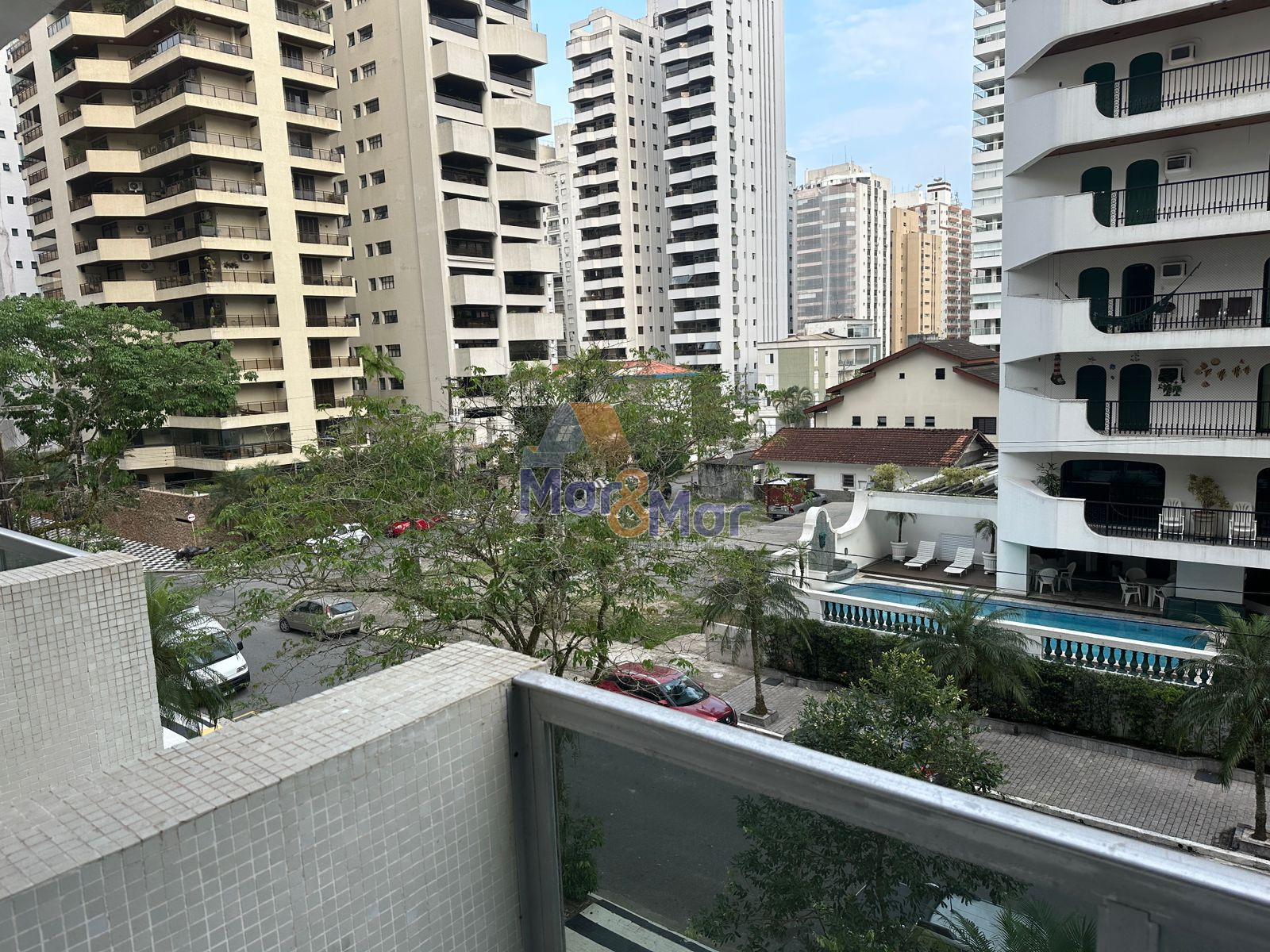 Apartamento na Praia das Pitangueiras, Guarujá - SP