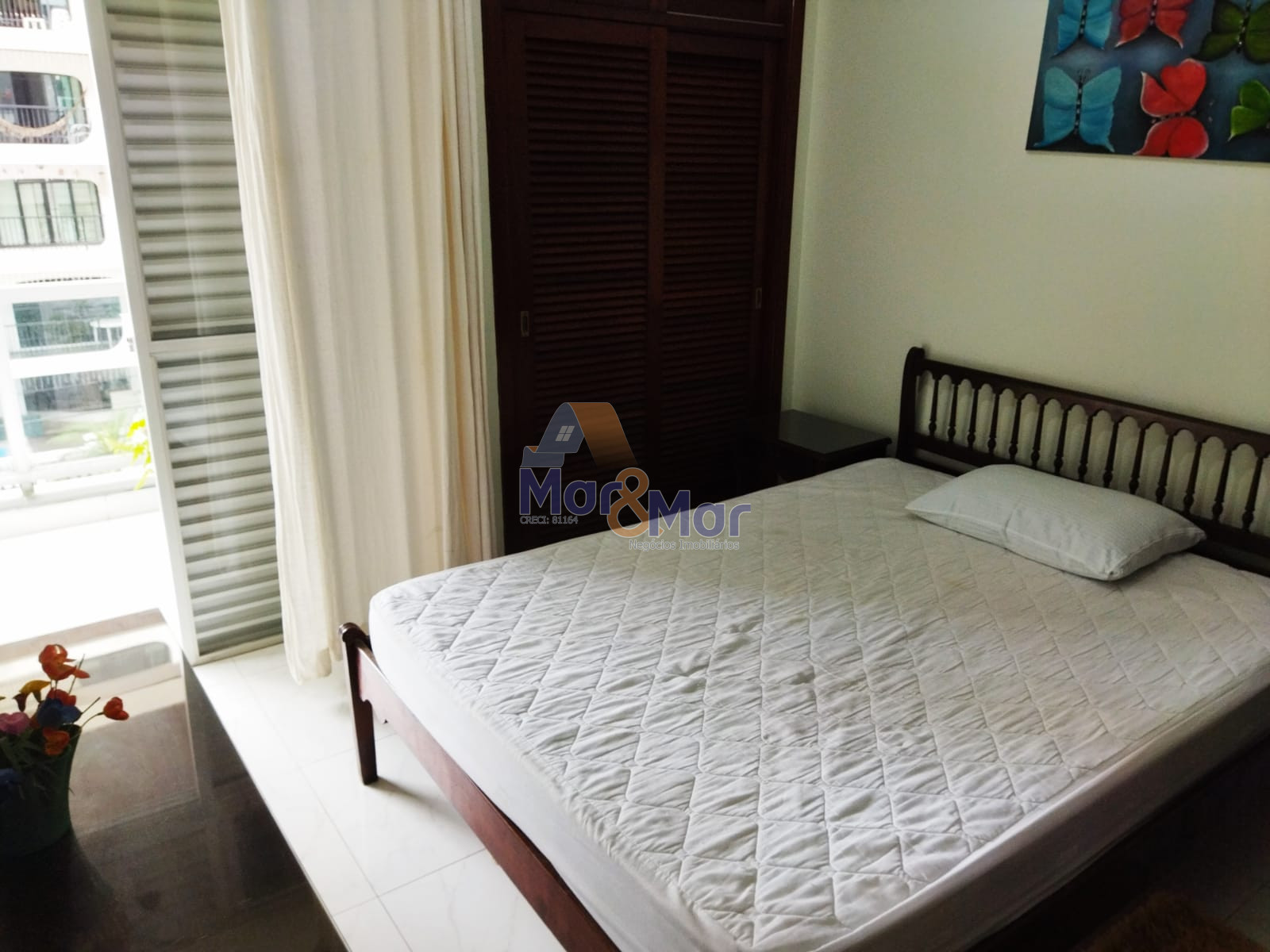 Apartamento na Praia das Pitangueiras, Guarujá - SP