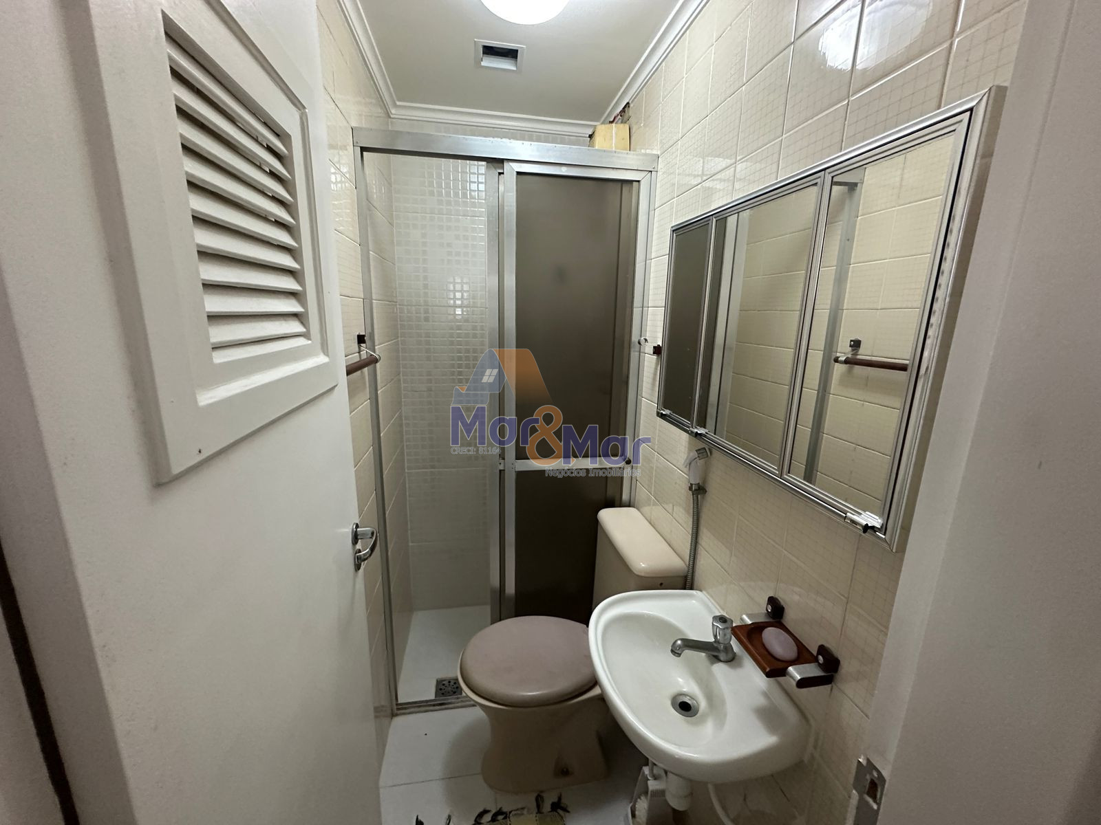 Apartamento na Praia das Pitangueiras, Guarujá - SP
