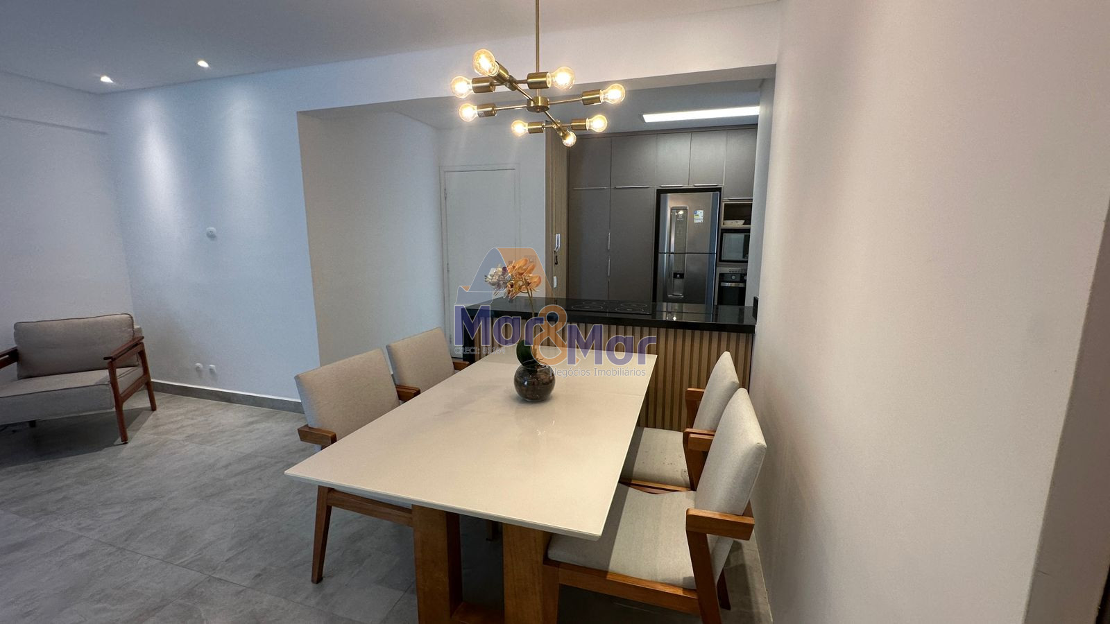 Apartamento na Praia das Pitangueiras, Guarujá - SP