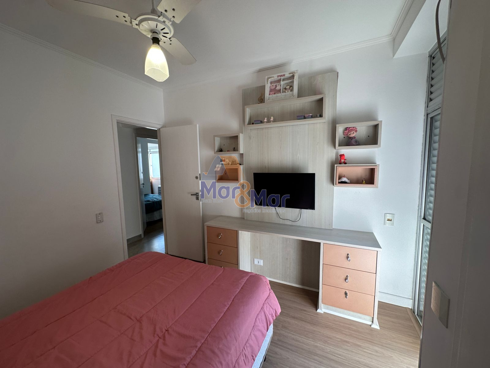 Apartamento na Praia das Pitangueiras, Guarujá - SP
