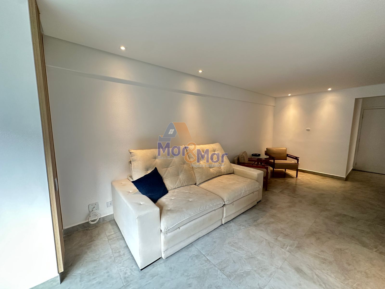 Apartamento na Praia das Pitangueiras, Guarujá - SP