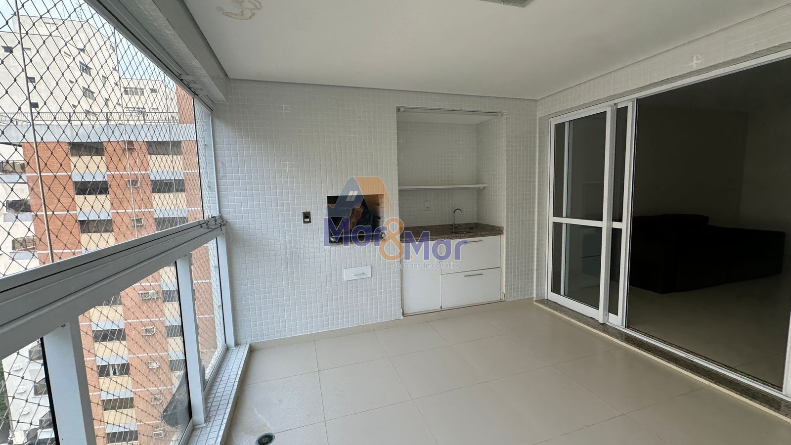Apartamento na Praia das Pitangueiras, Guarujá - SP