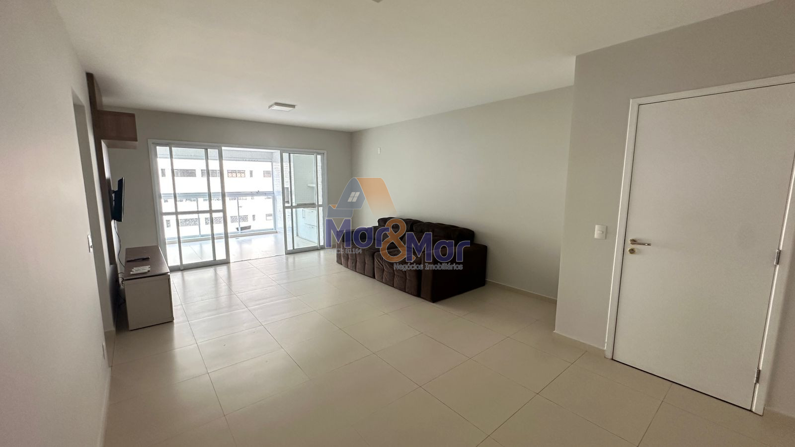 Apartamento na Praia das Pitangueiras, Guarujá - SP