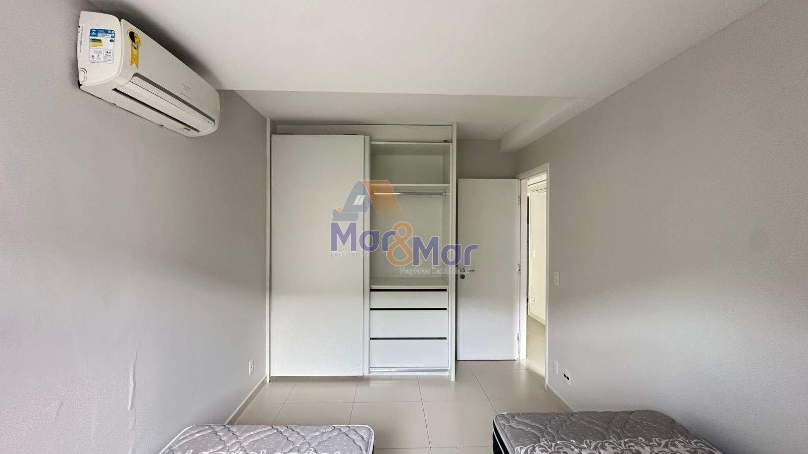 Apartamento na Praia das Pitangueiras, Guarujá - SP