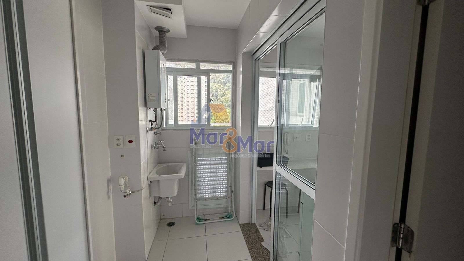 Apartamento na Praia das Pitangueiras, Guarujá - SP