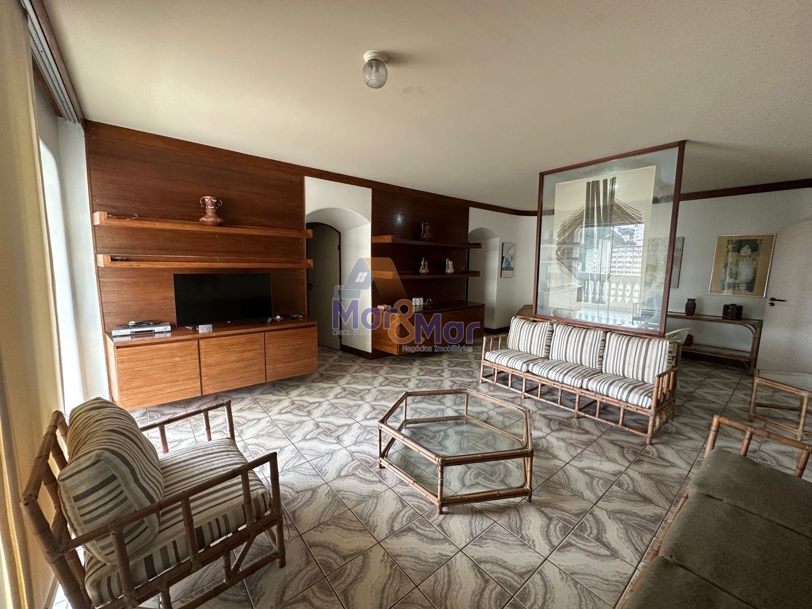 Apartamento na Praia das Pitangueiras, Guarujá - SP