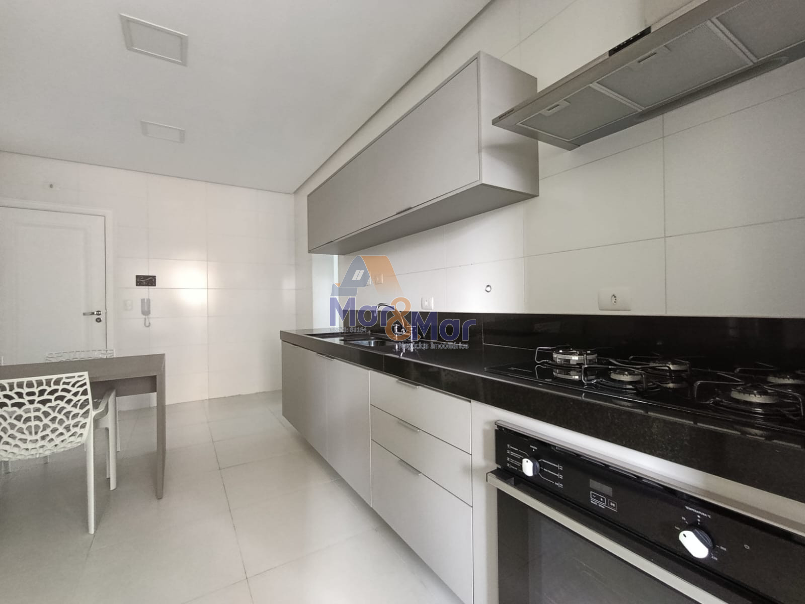 Apartamento na Praia da Enseada, Guarujá - SP