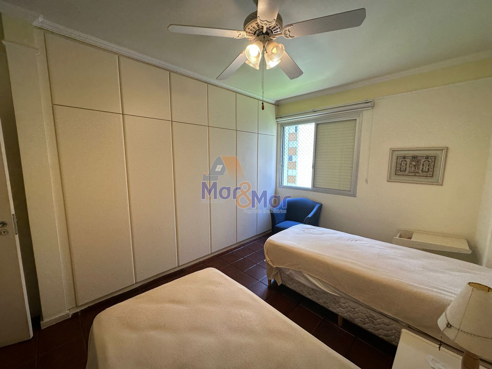 Apartamento na Praia das Pitangueiras, Guarujá - SP