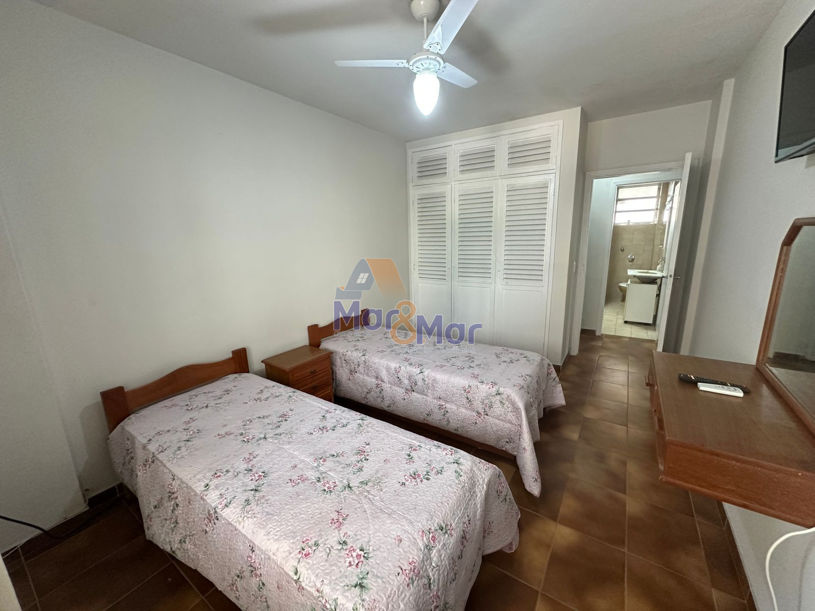 Apartamento na Praia das Pitangueiras, Guarujá - SP
