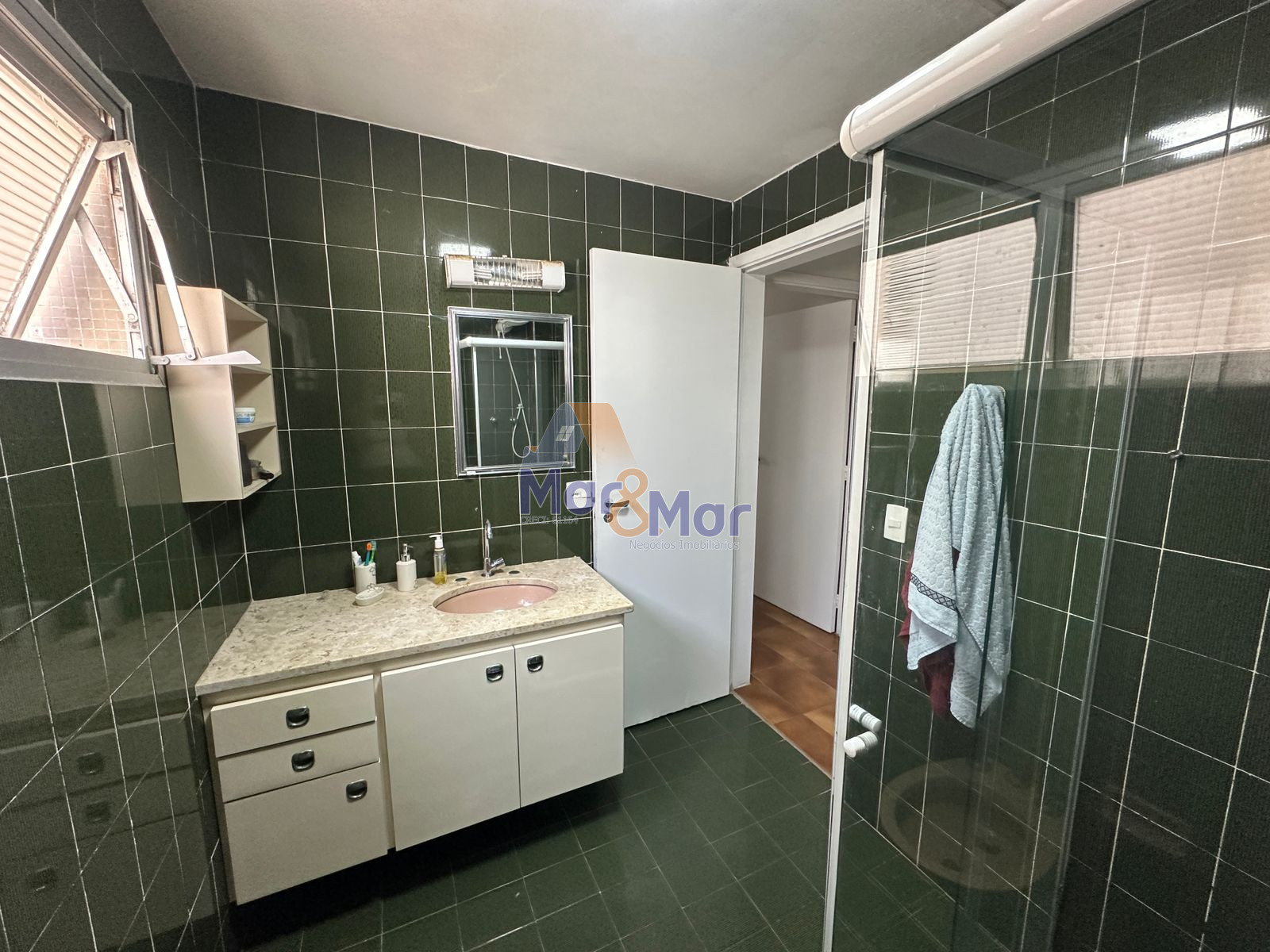 Apartamento na Praia das Pitangueiras, Guarujá - SP