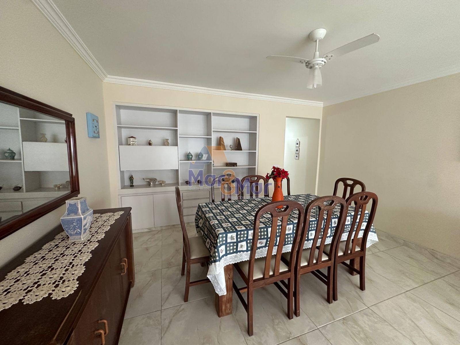 Apartamento na Praia das Pitangueiras, Guarujá - SP