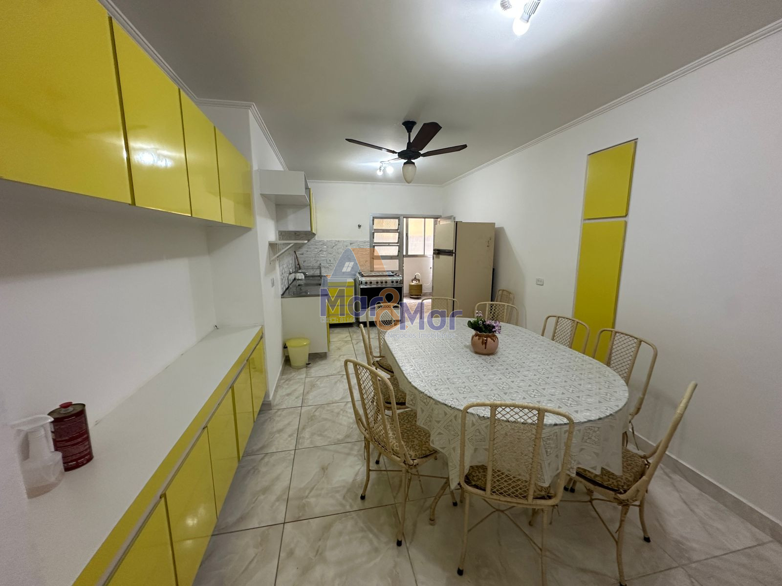 Apartamento na Praia das Pitangueiras, Guarujá - SP