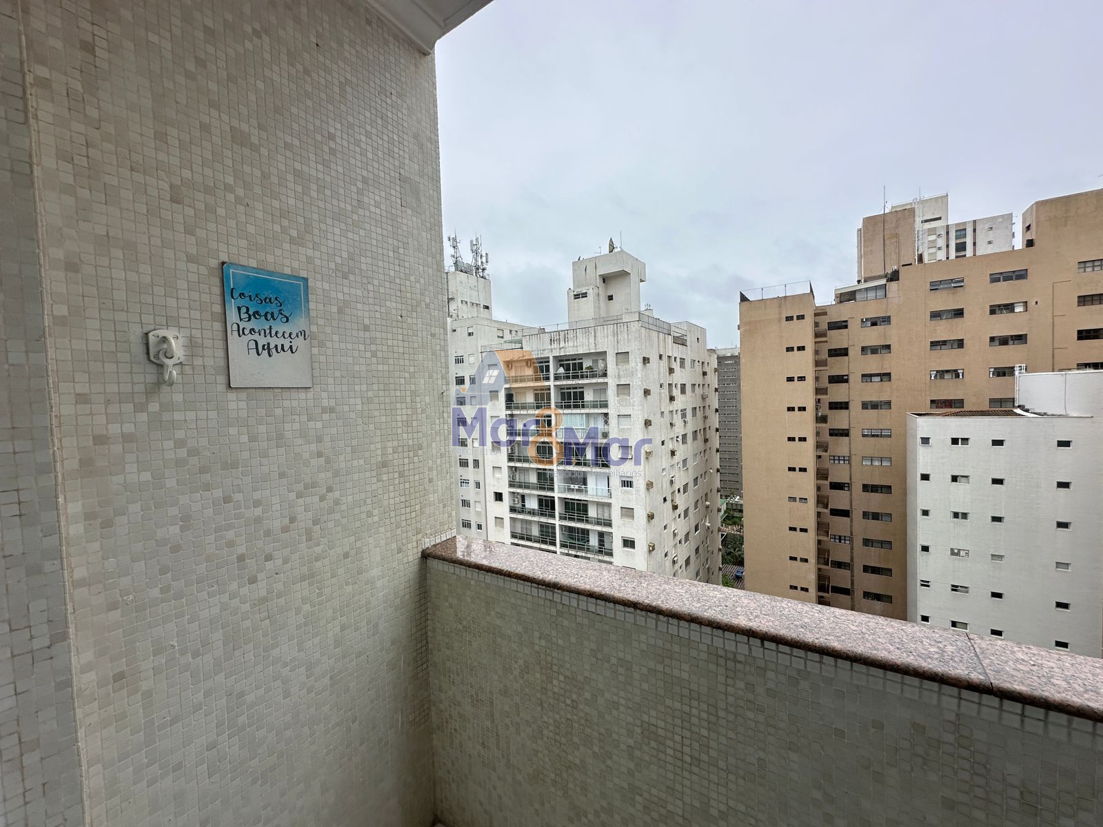 Apartamento na Praia das Pitangueiras, Guarujá - SP