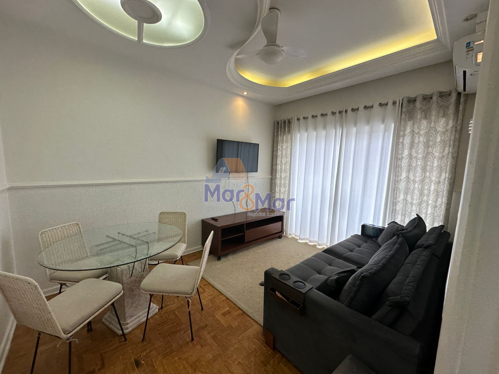 Apartamento na Praia das Pitangueiras, Guarujá - SP