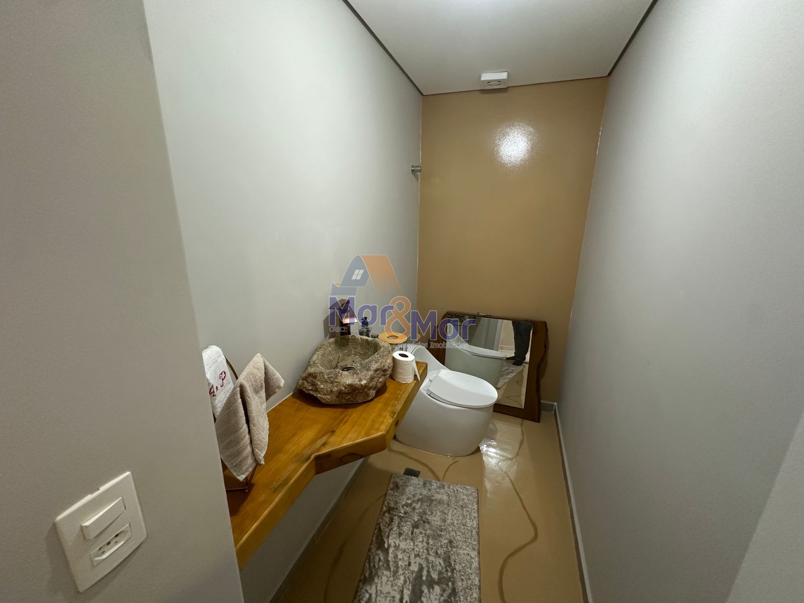 Apartamento na Praia das Pitangueiras, Guarujá - SP